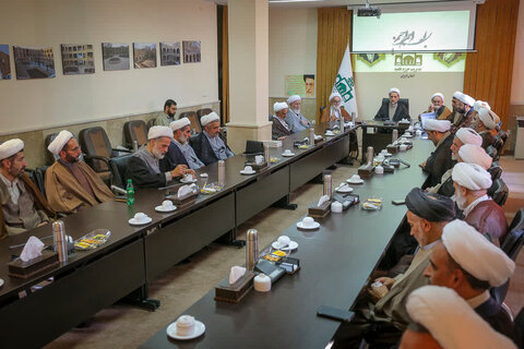 تصاویر / تصاویر / تجلیل وتکریم از اساتید وکارکنان رزمنده وایثارگر شاغل در حوزه علمیه قزوین