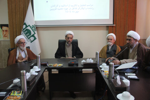 تصاویر / تصاویر / تجلیل وتکریم از اساتید وکارکنان رزمنده وایثارگر شاغل در حوزه علمیه قزوین