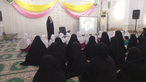 تصاویر/ جشن میلاد امام حسن عسکری با حضور دانش آموزان در مدرسه علمیه خواهران خورموج