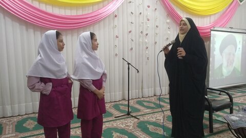 تصاویر/ جشن میلاد امام حسن عسکری با حضور دانش آموزان در مدرسه علمیه خواهران خورموج