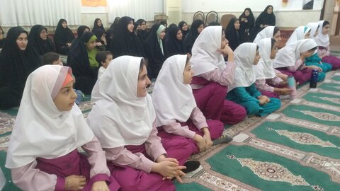 تصاویر/ جشن میلاد امام حسن عسکری با حضور دانش آموزان در مدرسه علمیه خواهران خورموج