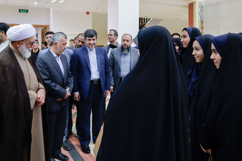 تصاویر/ نشست صمیمانه دانش‌آموزان نخبه با تولیت آستان قدس رضوی