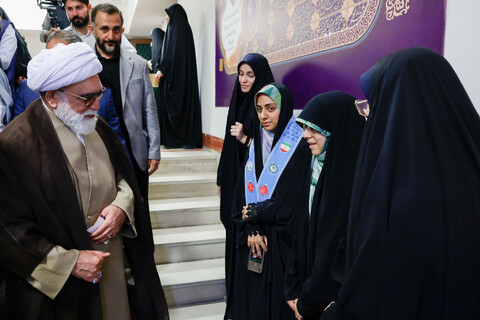 تصاویر/ نشست صمیمانه دانش‌آموزان نخبه با تولیت آستان قدس رضوی