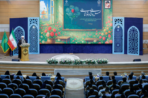 تصاویر/ نشست صمیمانه دانش‌آموزان نخبه با تولیت آستان قدس رضوی