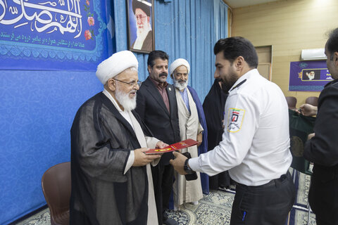 تصاویر/ دیدار جمعی از آتش نشانان با امام جمعه یزد