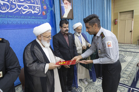 تصاویر/ دیدار جمعی از آتش نشانان با امام جمعه یزد