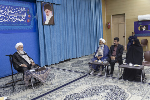 تصاویر/ دیدار جمعی از آتش نشانان با امام جمعه یزد