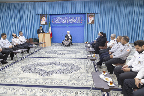 تصاویر/ دیدار جمعی از آتش نشانان با امام جمعه یزد