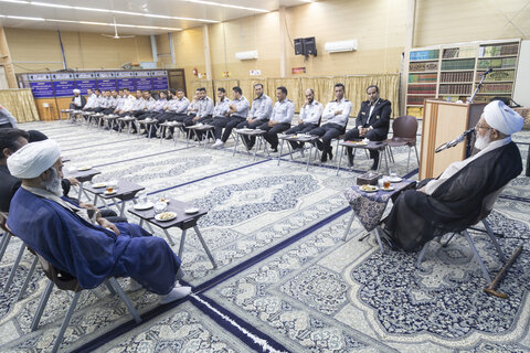 تصاویر/ دیدار جمعی از آتش نشانان با امام جمعه یزد