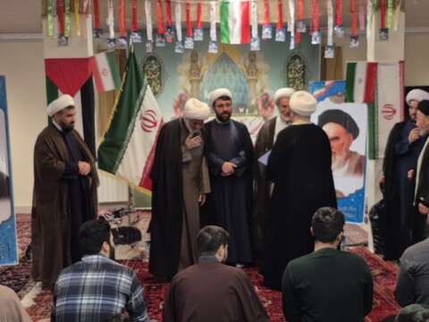 تصاویر | تجلیل از اساتید رزمنده روحانی در مدرسه علمیه ولیعصر تبریز