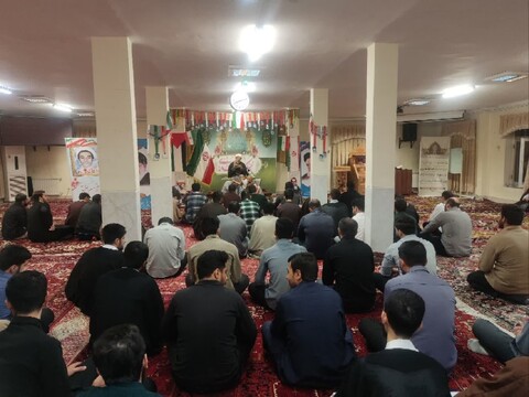 تصاویر | تجلیل از اساتید رزمنده روحانی در مدرسه علمیه ولیعصر تبریز