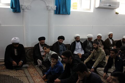 تصاویر/برگزاری جلسه درس اخلاق هفتگی طلاب مدرسه علمیه امام صادق علیه‌السلام قروه