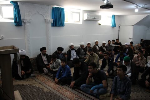 تصاویر/برگزاری جلسه درس اخلاق هفتگی طلاب مدرسه علمیه امام صادق علیه‌السلام قروه