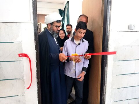 تصاویر بازدید میدانی امام جمعه الیگودرز از نمایشگاه کتاب شهرستان