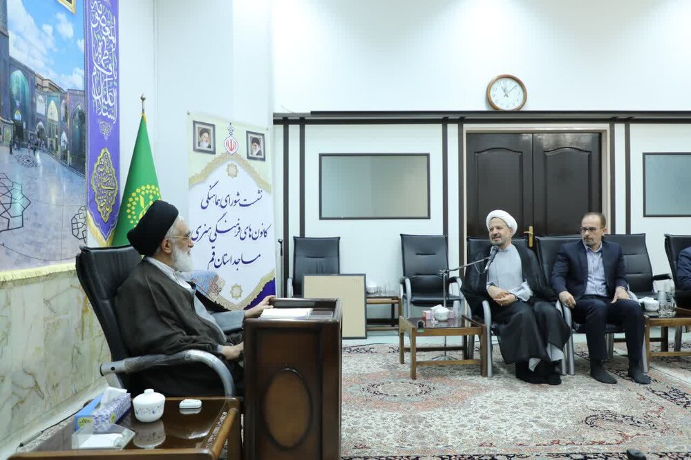 سیره کریمه اهل بیت(س) را در مساجد جاری و ساری کنیم