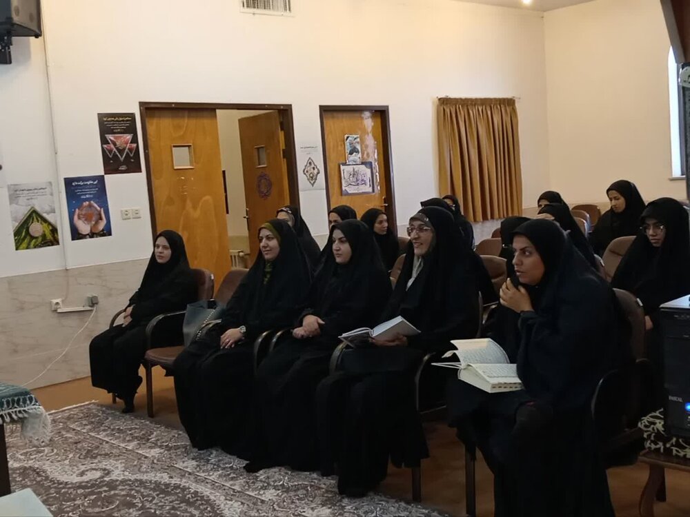 برگزاری مراسم طلیعه حضور در حوزه علمیه الزهرا(س) دهاقان با محوریت اخلاق طلبگی