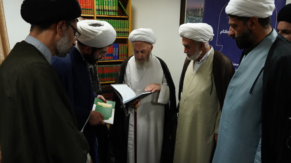 آية الله العظمى السبحاني: الالتزام بـ "الاحترام المتبادل" و"الجِدَال بالأحسن" في الحوارات العلمية من الضرورات المنهجية