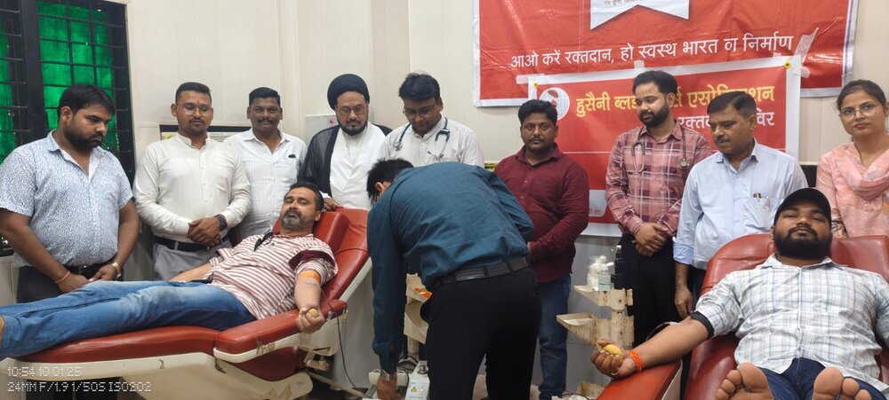 जौनपुर में हुसैनी ब्लड डोनर्स एसोसिएशन कैंप/ युवाओं ने बढ़-चढ़ कर रक्तदान किया