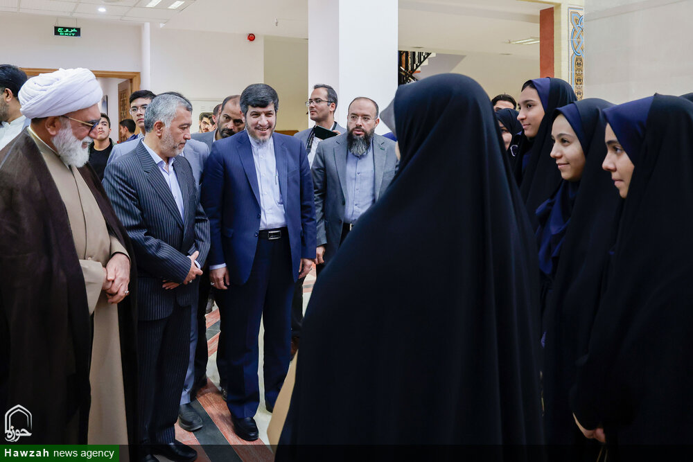 تصاویر/ نشست صمیمانه دانش‌آموزان نخبه با تولیت آستان قدس رضوی