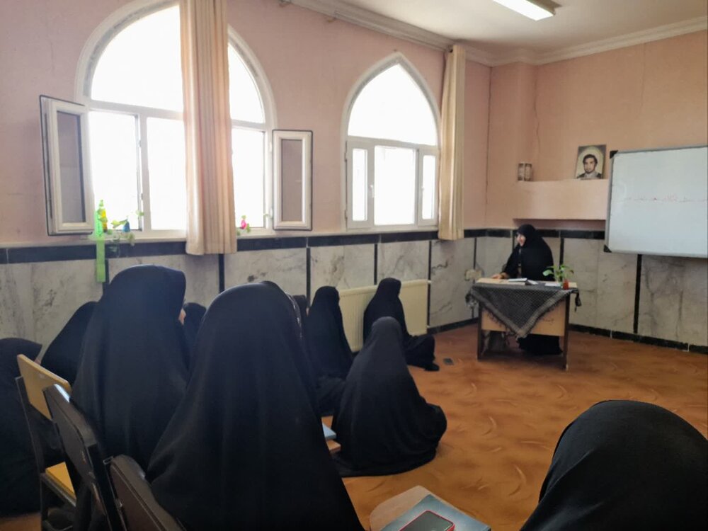 حلقه تربیتی با عنوان اهمیت تحصیل در حوزه و بهره‌گیری درست از  علوم دینی