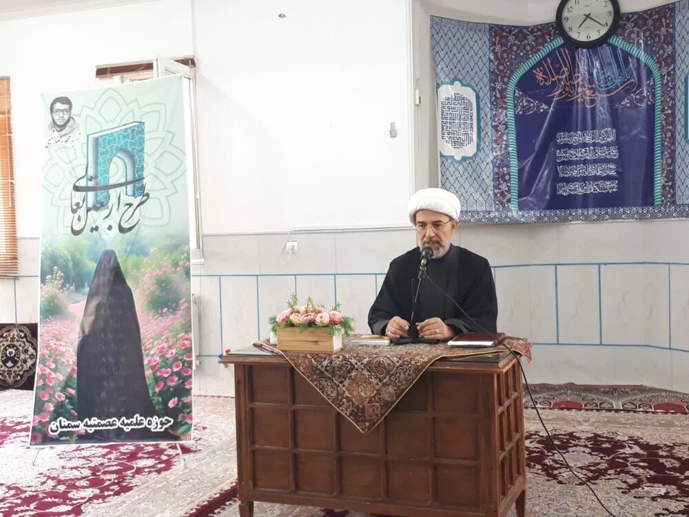 نشست اخلاق با عنوان آداب و زی طلبگی در مدرسه علمیه عصمتیه سمنان