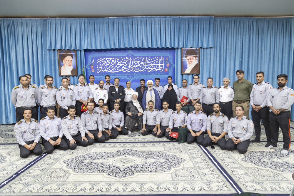 تصاویر/ دیدار جمعی از آتش نشانان با امام جمعه یزد