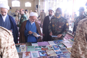 برپایی نمایشگاه کتاب به مناسبت هفته دفاع مقدس، وظیفه شرعی و ملی ماست