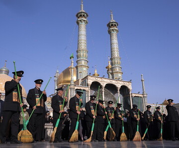 برگزاری آیین‌ جاروکشی حرم اخت‌الرضا(س) با حضور خادمان آستان قدس رضوی