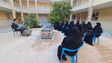 علم‌آموزی تنها محدود به حضور در حوزه نیست