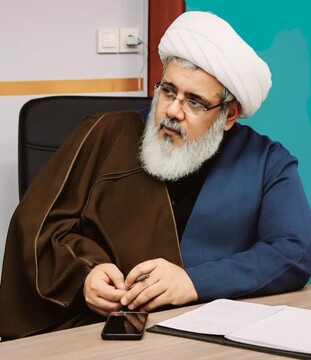 استاد حوزه: نخبگان چراغ راه کشورند، آنها را دلزده نکنیم