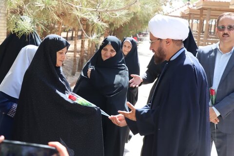 تصاویر/ بزرگداشت روز سالمند در اشکذر از سوی امام جمعه