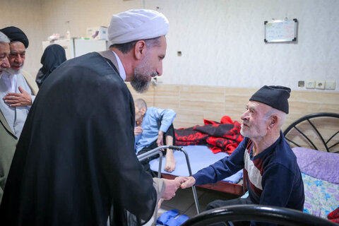 تصاویر / حضور امام جمعه قزوین در خانه سالمندان امیرالمونین علیه الاسلام قزوین