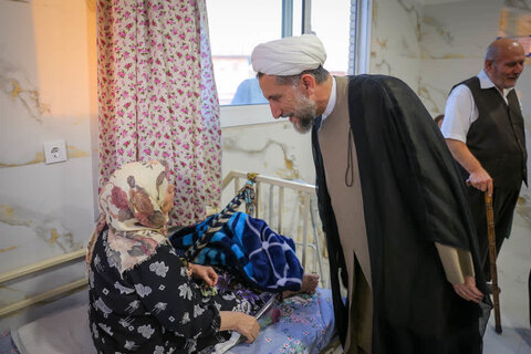 تصاویر / حضور امام جمعه قزوین در خانه سالمندان امیرالمونین علیه الاسلام قزوین
