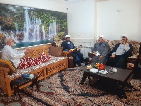 تصاویر/ عیادت جمعی از مدیران حوزوی از مدیر مدرسه علمیه امیرالمؤمنین(ع) آران و بیدگل