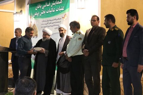 تصاویر/ تحلیل از۲۵۰بانوی قالیباف عتبات عالیات در بخش بهمن ابرکوه