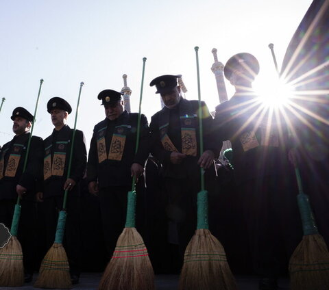 برگزاری آیین‌ جاروکشی حرم اخت‌الرضا(س) با حضور خادمان آستان قدس رضوی + تصاویر