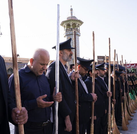 برگزاری آیین‌ جاروکشی حرم اخت‌الرضا(س) با حضور خادمان آستان قدس رضوی + تصاویر