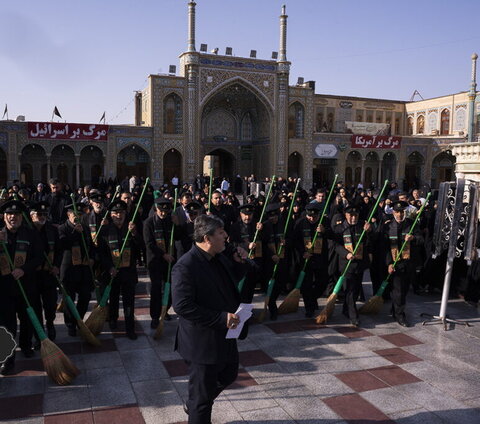 برگزاری آیین‌ جاروکشی حرم اخت‌الرضا(س) با حضور خادمان آستان قدس رضوی + تصاویر