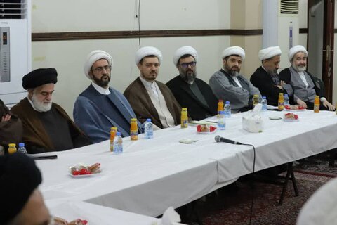 تصاویر/ دیدار هیات حوزوی با نماینده المصطفی در لبنان و مدیران و اساتید برجسته حوزه های علمیه لبنان