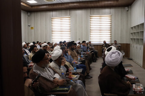 تصاویر/ نشست نخبگانی انا علی العهد به‌مناسبت سالروز شهادت شهید سید حسن نصرالله