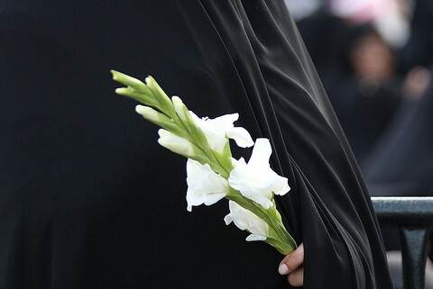 تصاویر/ آیین تعویض پرچم گنبد حرم حضرت فاطمه معصومه(س) در وفات شهادگونه ایشان