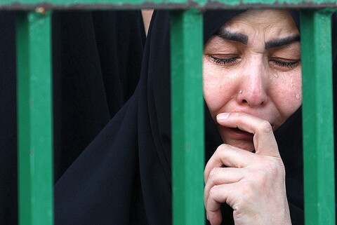 تصاویر/ آیین تعویض پرچم گنبد حرم حضرت فاطمه معصومه(س) در وفات شهادگونه ایشان