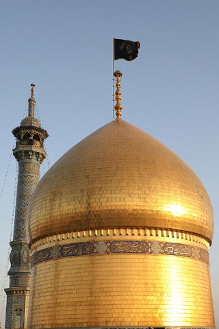 تصاویر/ آیین تعویض پرچم گنبد حرم حضرت فاطمه معصومه(س) در وفات شهادگونه ایشان