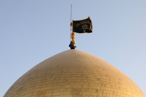 تصاویر/ آیین تعویض پرچم گنبد حرم حضرت فاطمه معصومه(س) در وفات شهادگونه ایشان