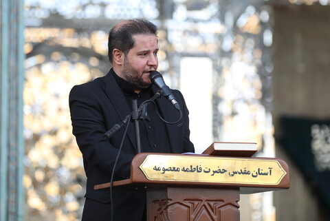 تصاویر/ آیین تعویض پرچم گنبد حرم حضرت فاطمه معصومه(س) در وفات شهادگونه ایشان