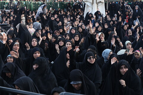 تصاویر/ آیین تعویض پرچم گنبد حرم حضرت فاطمه معصومه(س) در وفات شهادگونه ایشان