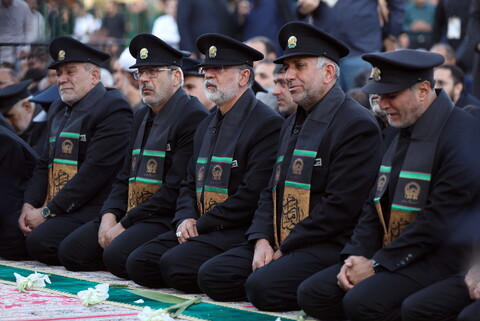 تصاویر/ آیین تعویض پرچم گنبد حرم حضرت فاطمه معصومه(س) در وفات شهادگونه ایشان