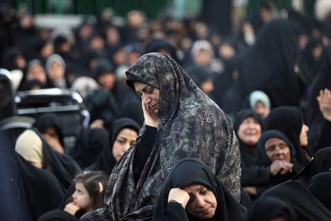 تصاویر/ آیین تعویض پرچم گنبد حرم حضرت فاطمه معصومه(س) در وفات شهادگونه ایشان