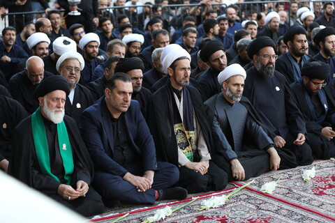 تصاویر/ آیین تعویض پرچم گنبد حرم حضرت فاطمه معصومه(س) در وفات شهادگونه ایشان