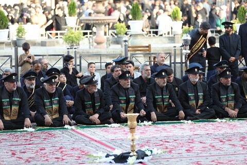 تصاویر/ آیین تعویض پرچم گنبد حرم حضرت فاطمه معصومه(س) در وفات شهادگونه ایشان